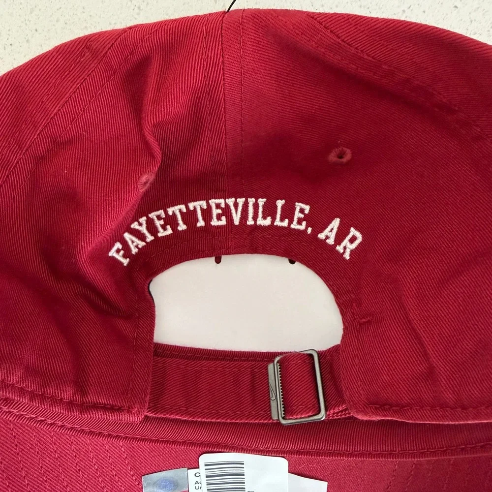 Nike Arkansas‎ Razorbacks Club Cap Red Adjustable Hat Fayetteville AR M/L NEW